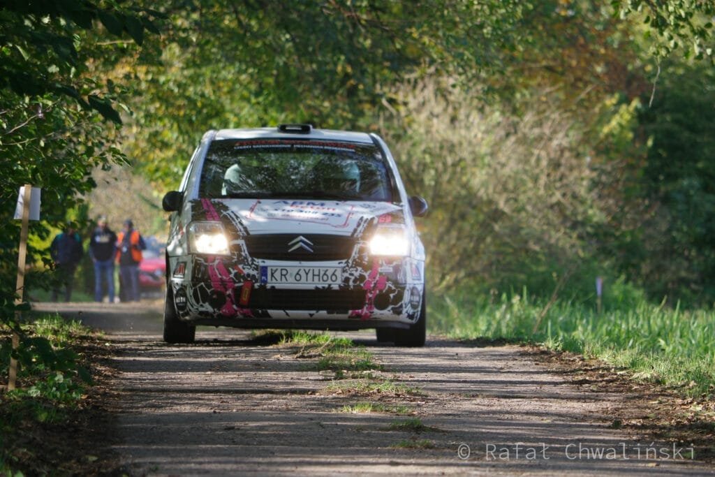 Rajd Silesia 2024,Hayden Paddon,John Kennard,Andrea Mabellini,Simone Tempestini,Mikołaj Marczyk,Grzegorz Grzyb,MRF Tyres,BRC Racing Team,Skoda Fabia RS,Hyundai i20 N,wyniki rajdu,drugi dzień