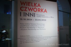 Wielka Czwórka,ceramika PRL,wystawa ceramiki,Muzeum Narodowe Wrocław,sztuka użytkowa,Tomasz Dziewicki,mała rzeźba ceramiczna,ceramika kameralna,sztuka PRL,kolekcja ceramiki,polska ceramika,sztuka współczesna PRL,rzeźba PRL