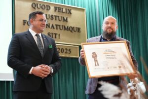 Pszczelarz Roku 2024,Łukasz Waryas,współpraca pszczelarzy z rolnikami,polski miód,zrównoważony rozwój,Ministerstwo Rolnictwa,konferencja pszczelarska