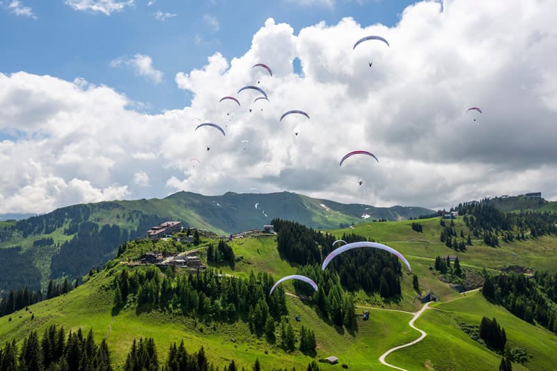 Red Bull X-Alps 2025,wyścig przygodowy,Chrigel Maurer,Celine Lorenz,Alpach,sport ekstremalny,Francja,Austria,Szwajcaria