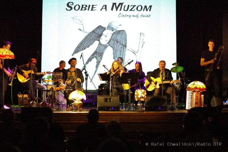 Sobie a Muzom,Ciasny mój świat,koncert Oborniki Śląskie,Obornicki Ośrodek Kultury,lampy Tiffany,wywiad Radio DTR,muzyka jesienna,płyta Sobie a Muzom,liryka w muzyce