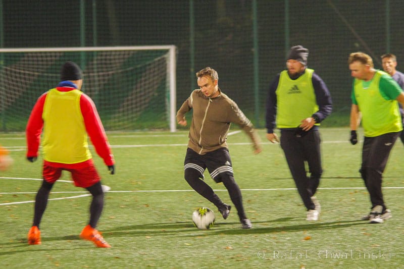 Trzebnica,Orlik,piątek wieczór,rozgrywki piłkarskie,sportowa rywalizacja,jesień,aktywność fizyczna