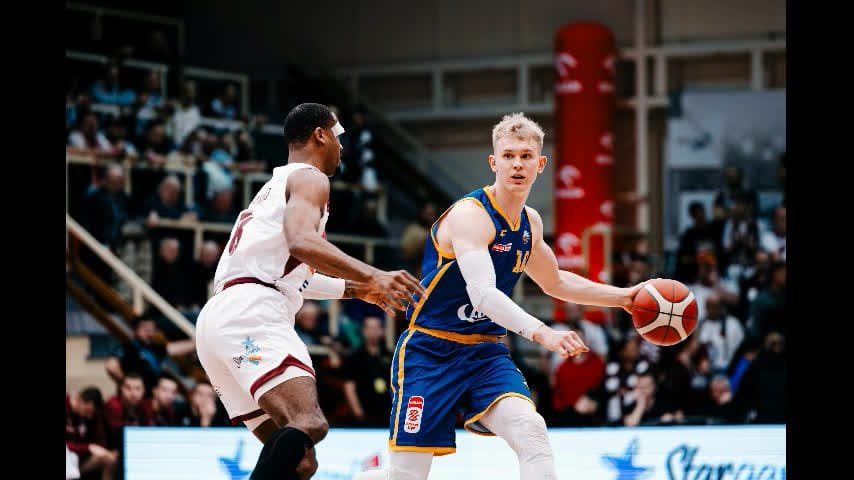 Arka Gdynia Kosz,PGE Spójnia Stargard,Orlen Basket Liga,mecz koszykówki,Jakub Garbacz,Nemanja Nenadić,wyjazdowe zwycięstwo,Nikola Vasilev,debiut Nenadića,Polsat Plus Arena Gdynia