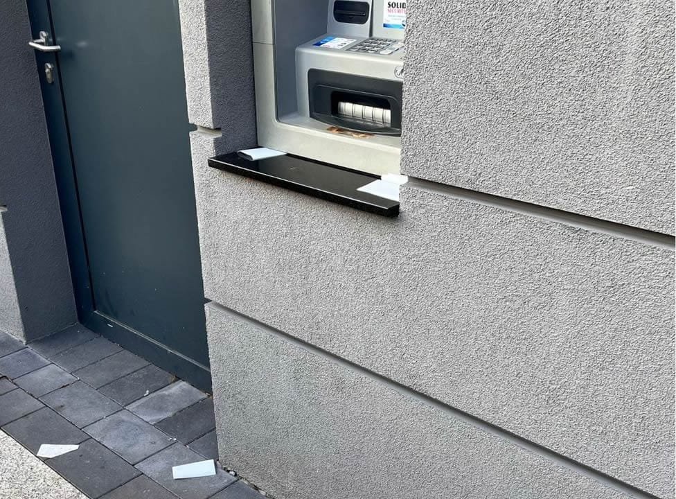 bankomat,śmieci,niechlujstwo,społeczeństwo,Oborniki Śląskie,odpowiedzialność społeczna