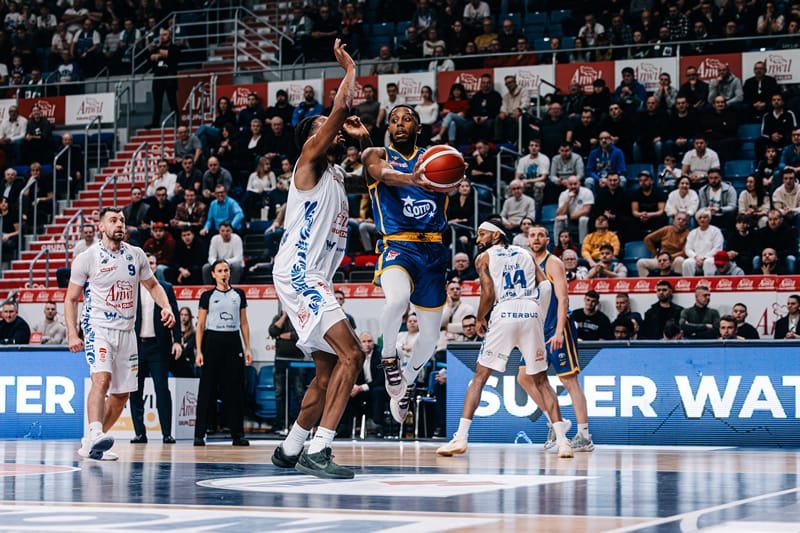 Anwil Włocławek,AMW Arka Gdynia,koszykówka,Orlen Basket Liga,Nikola Vasilev,Nemanja Nenadić,Hala Mistrzów