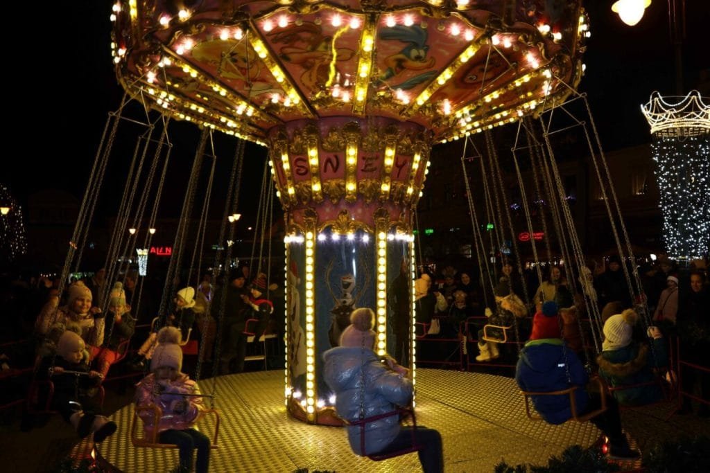 Pleszew,Jarmark Bożonarodzeniowy,lokalne rękodzieło,świąteczne atrakcje,święta w Pleszewie