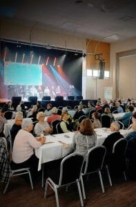 międzypokoleniowe spotkanie,Żmigród,edukacja międzypokoleniowa,seniorzy,młodzież,powiat trzebnicki,współpraca pokoleń,marginalizacja seniorów,integracja społeczna,budżet województwa dolnośląskiego,lokalne wydarzenia,rady seniorów,debata społeczna,wydatki publiczne,organizacja wydarzeń