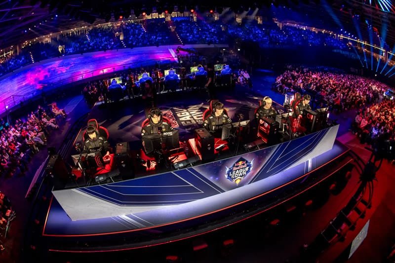 Arcane,League of Legends,Red Bull League of Its Own,Riot Games,e-sport,Paryż,Netfix,Vi,Jinx