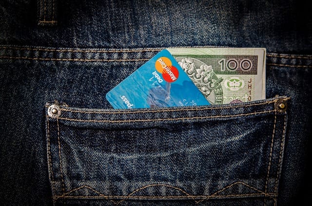 Święta,zakupy online,prezenty,płatności cyfrowe,e-commerce,sklepy stacjonarne,życie codzienne,oszczędność