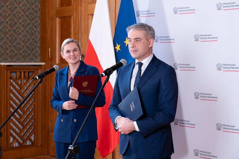 laptop dla nauczyciela, konferencja prasowa