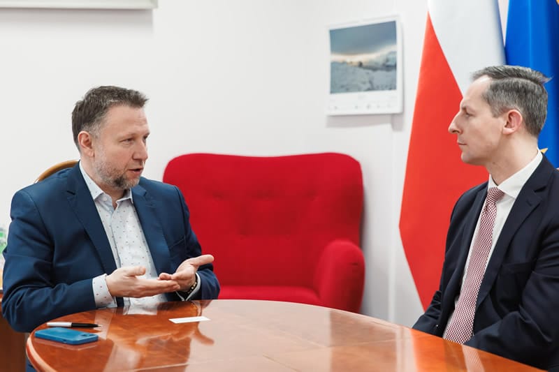 minister marcin kierwiński z prezesem urzędu ochrony konkurencji i konsumentów tomaszem chróstnym