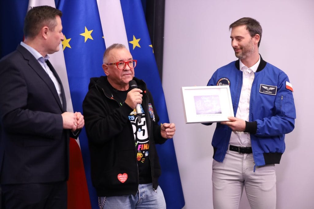 wosp w kosmosie z serduszkiem 2025