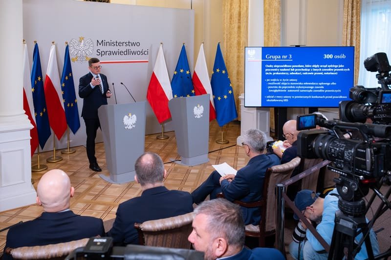 eksperci przedłożyli ministrowi dwa projekty ustaw dot. neosędziów