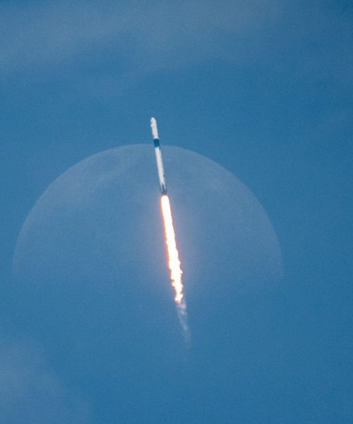 Niepokojący incydent kosmiczny: Szczątki rakiety Falcon 9 spadły na Polskę