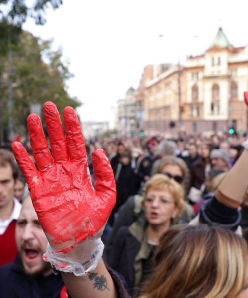 Kryzys polityczny w Serbii – demonstracje po katastrofie budowlanej i reakcja Unii Europejskiej