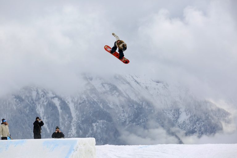 Zoi Sadowski-Synnott triumfuje w Pucharze Świata FIS w slopestyle’u