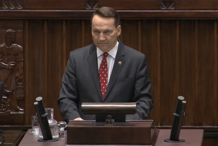 sikorski w sejmie o polityce zagranicznej w 2025