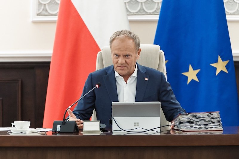 premier apeluje o pilne działania w sprawie ochrony seniorów przed wyłudzeniam