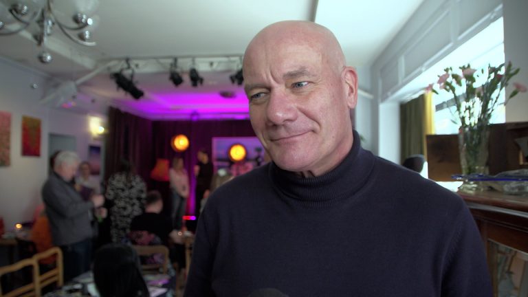 Piotr Zelt: Ubraniowy minimalizm i moda na recykling. Aktor z przesłaniem na rzecz rozsądnego stylu życia