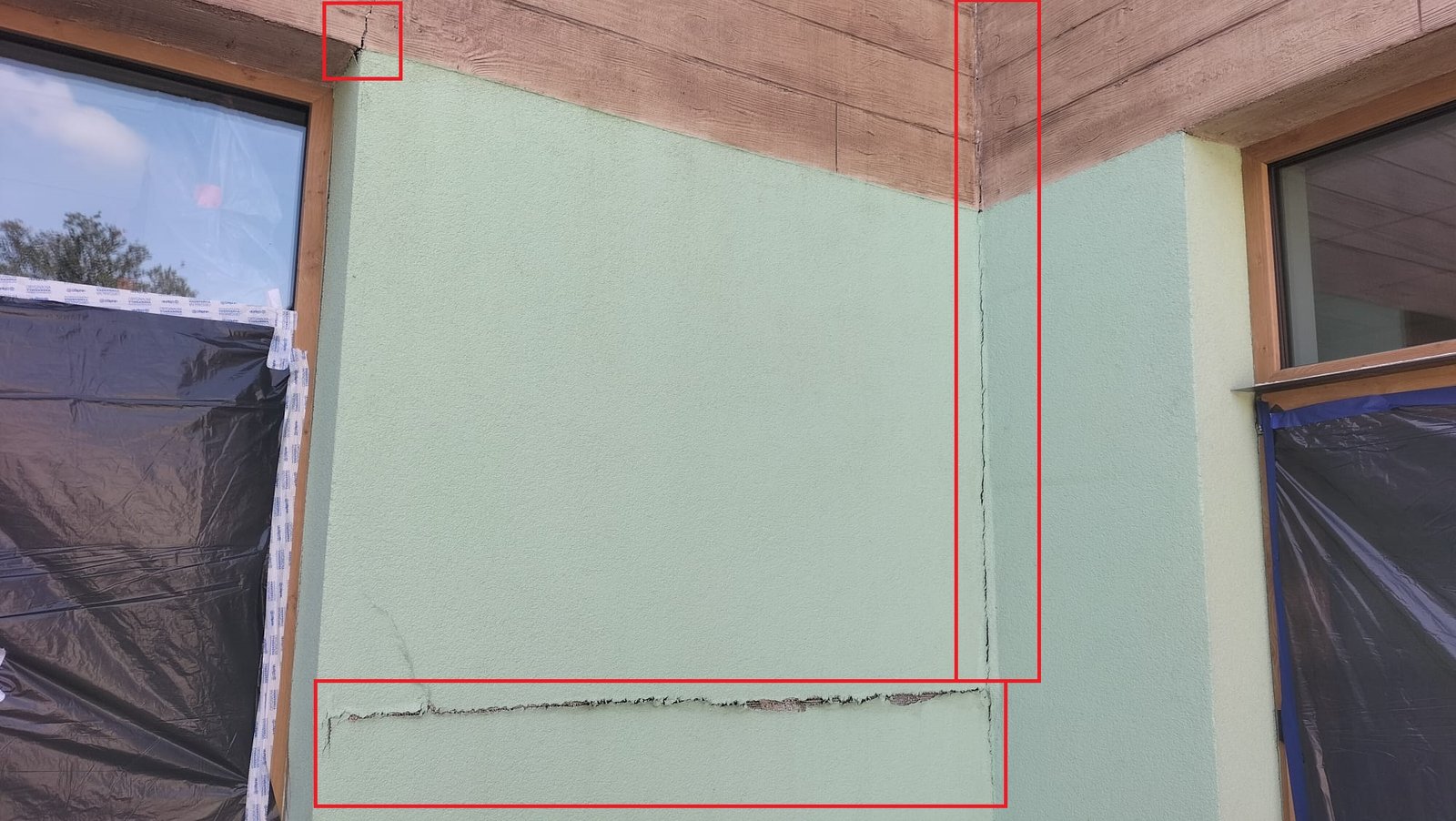 2 wrzesnia 2024 zlobek w obornikach slaskich pekniecia na elewacji 2