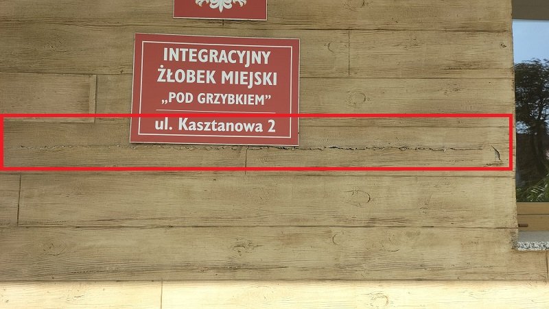 2 wrzesnia 2024 zlobek w obornikach slaskich pekniecia na elewacji