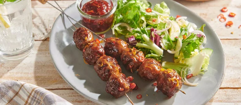 Grillowane pulpeciki z sosem sojowym i żurawinową glazurą