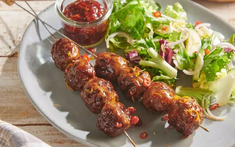 Grillowane pulpeciki z sosem sojowym i żurawinową glazurą