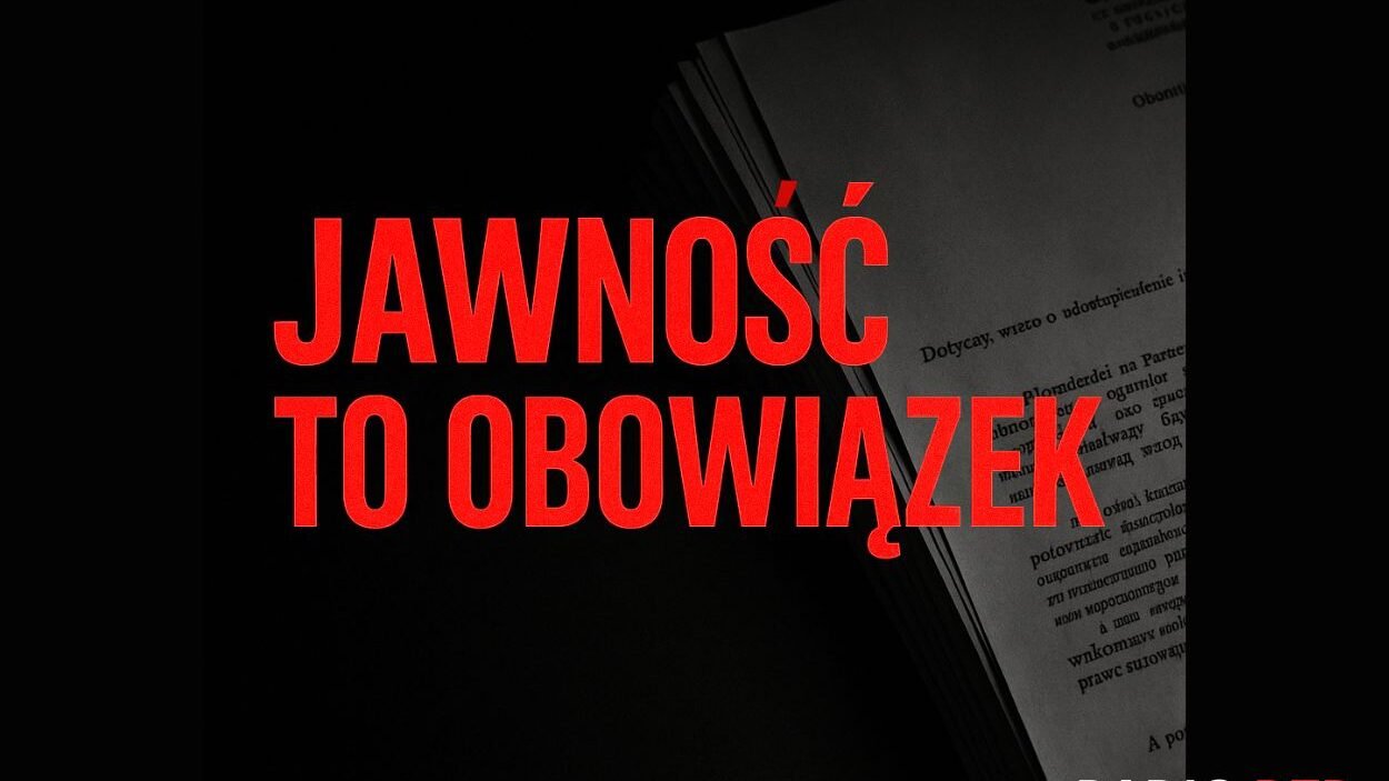 jawnosc jest osadzona