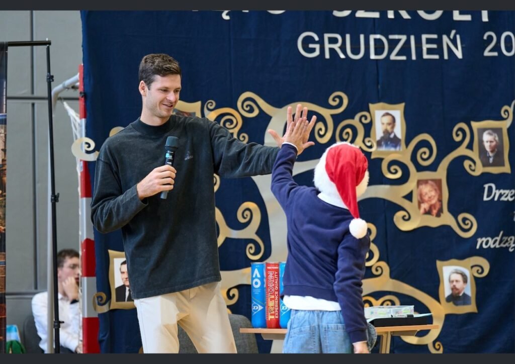 Hurkacz wraca do szkolnych murów. Młodzi pytają, mistrz odpowiada