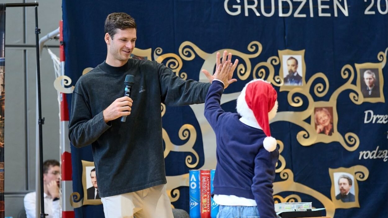 hurkacz odwiedzil swoja szkole we wroclawiu