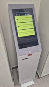 kolejkomat ze zwiększonym kontrastem mały